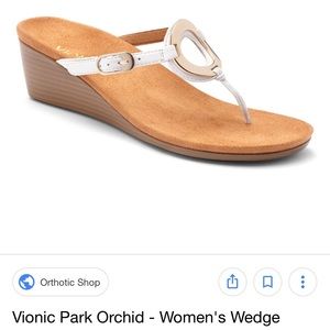 NIB Vionic Wedge Sandals